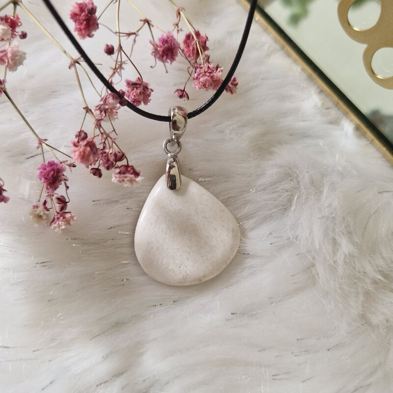 Mon Pendentif Calme et Détente en Scolécite 