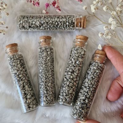 Flacon de richesse pyrite en granulés Flacon de richesse pyrite en granulés