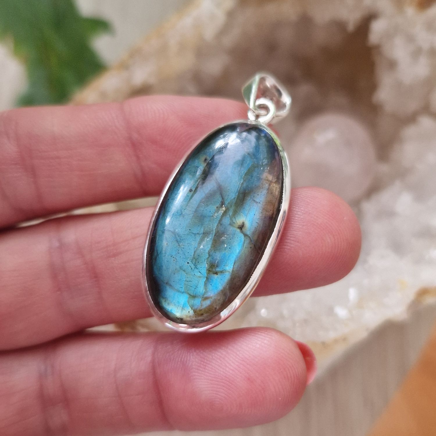 Pendentif en labradorite naturelle et argent 0.925 Pendentif en labradorite naturelle et argent 0.925