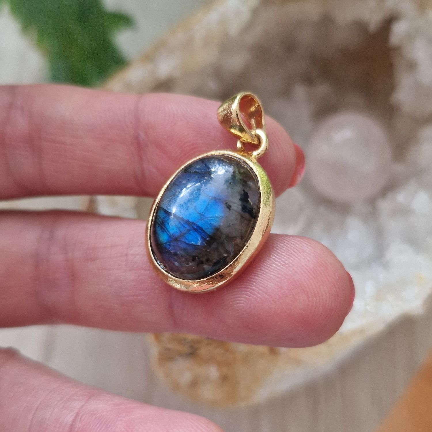 Pendentif en labradorite naturelle facetée or