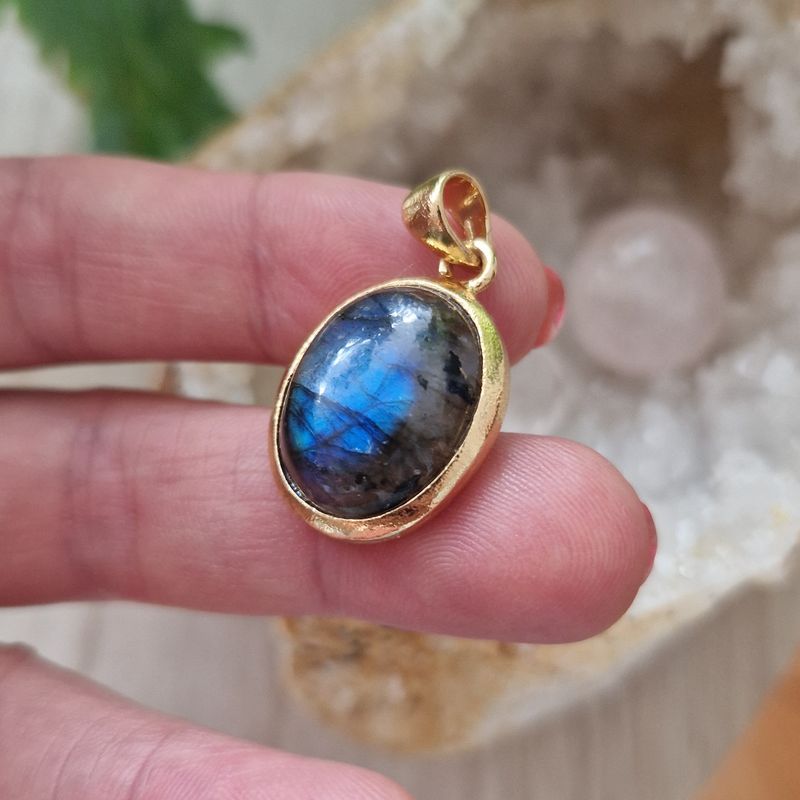 Pendentif en labradorite naturelle facetée or