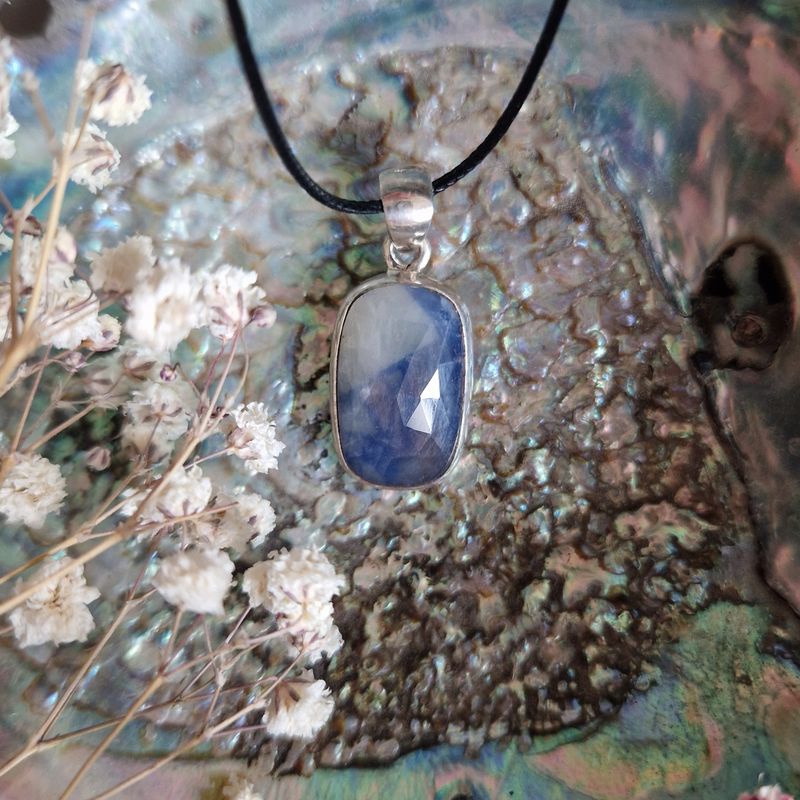 Saphir bleu pureté et fidélité