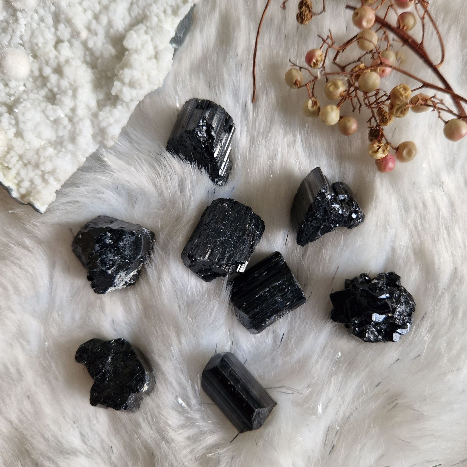 Petites tourmalines noires naturelles