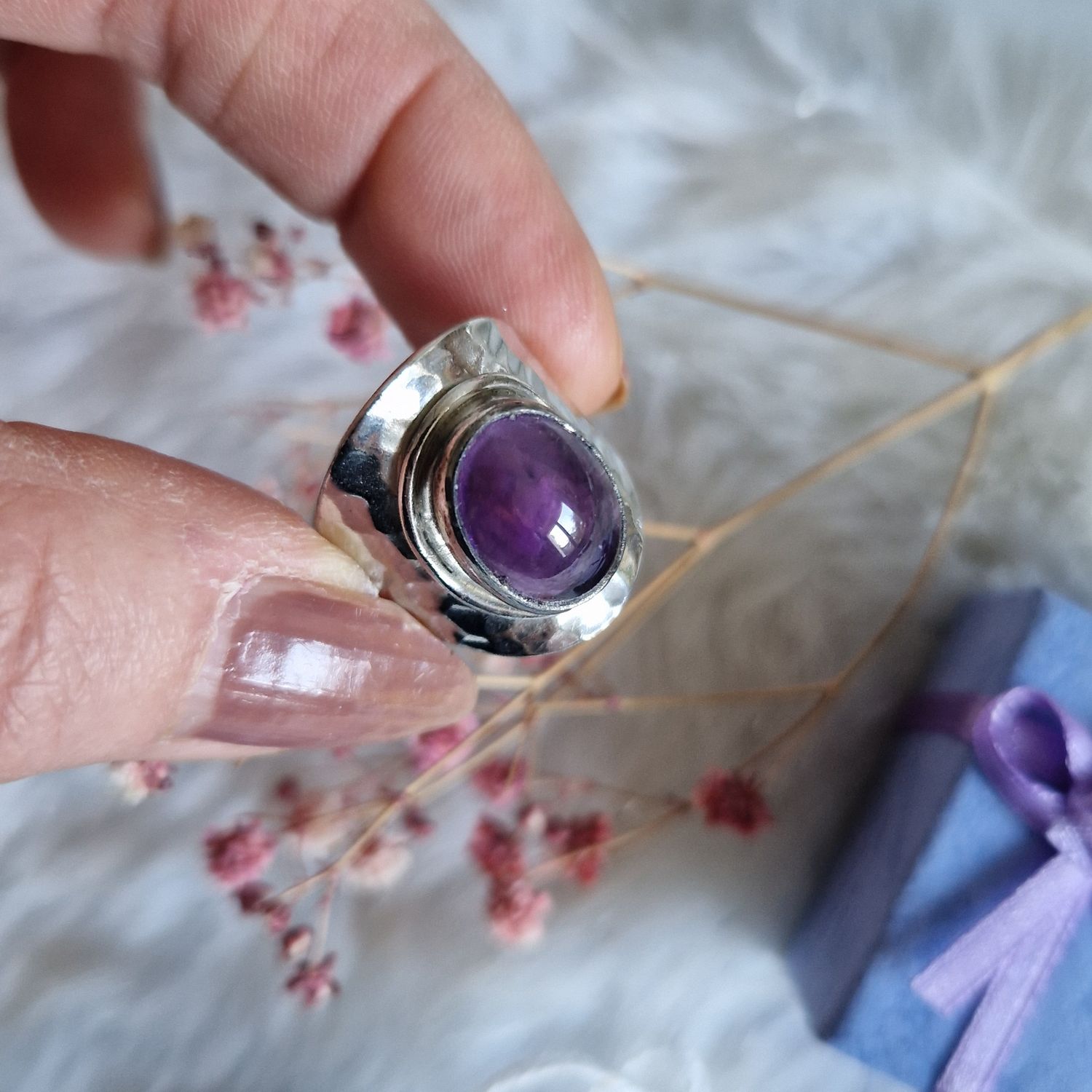 Bague réglable avec pierre d'améthyste naturelle 