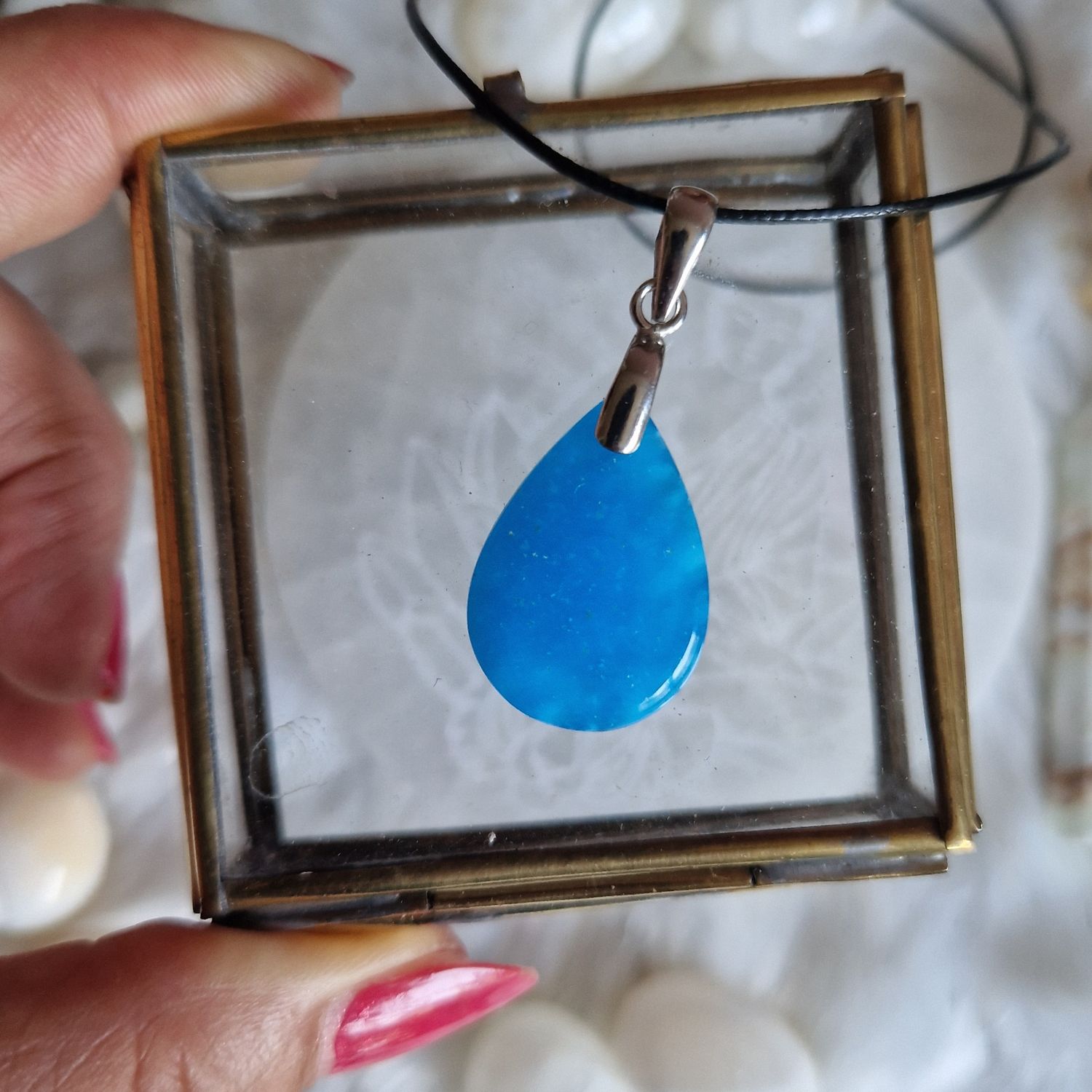 Pendentif unique en hémimorphite naturelle Pendentif unique en hémimorphite naturelle