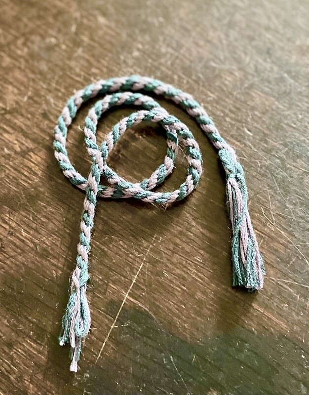 Silk Lace  - 8 loop Blue/Purple &#39;Lace Bend Round&#39; Fingerloop braid (35cm)