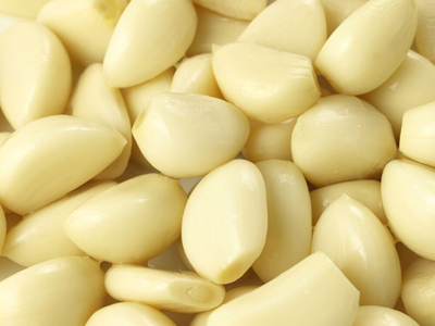 FRESH PEELED GARLIC CLOVES (BOX)