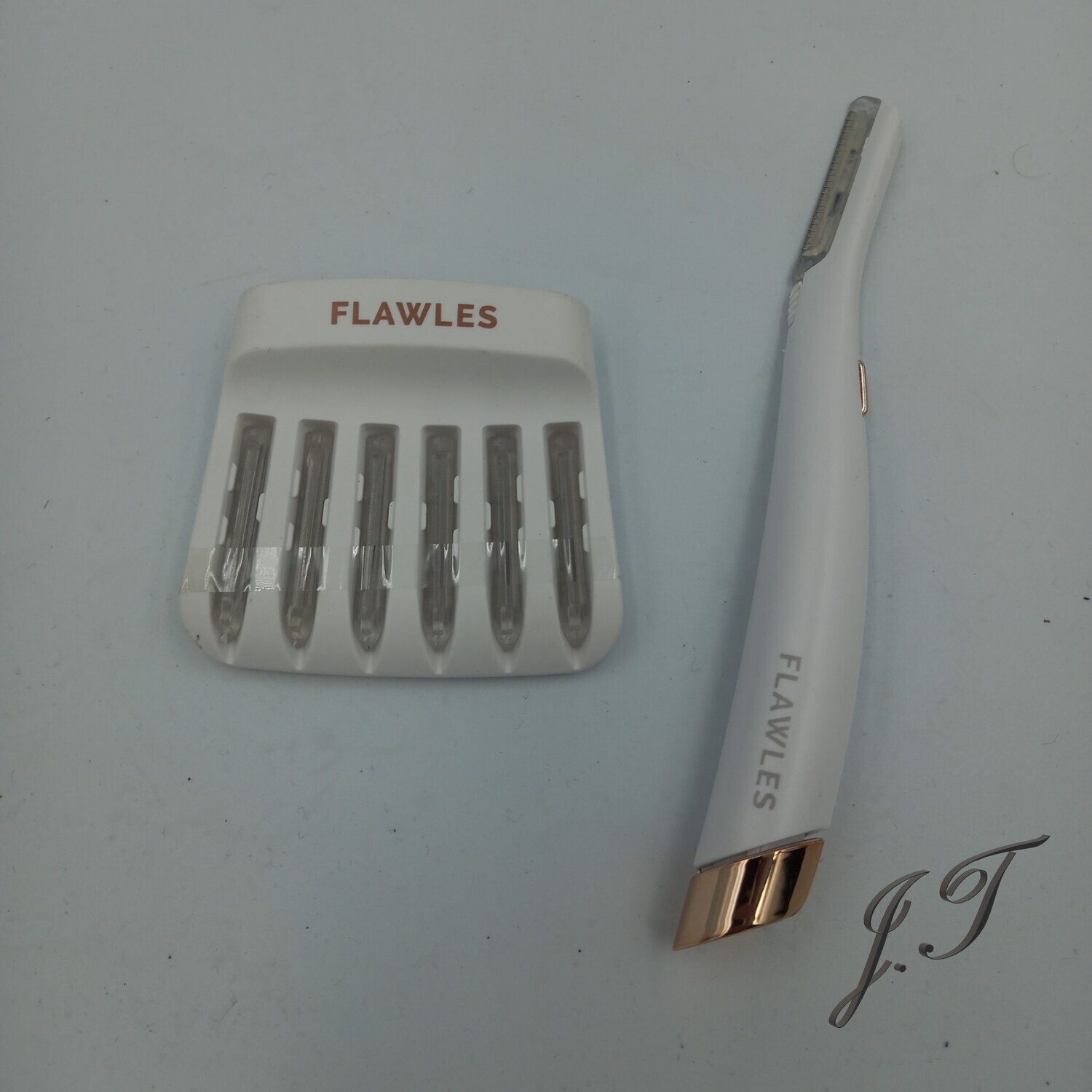 Finishing touch FLAWLESS DERMAPLANE GLO
