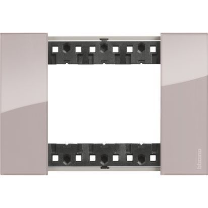 Placca Living Now 3 moduli - aura - materiale: plastica bimaterica