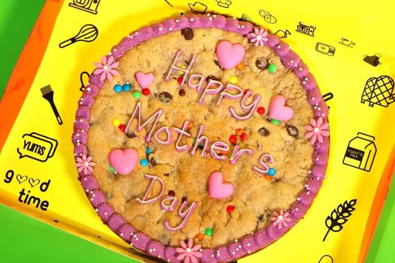 Happy Mother&#39;s Day Giant Cookie Cake