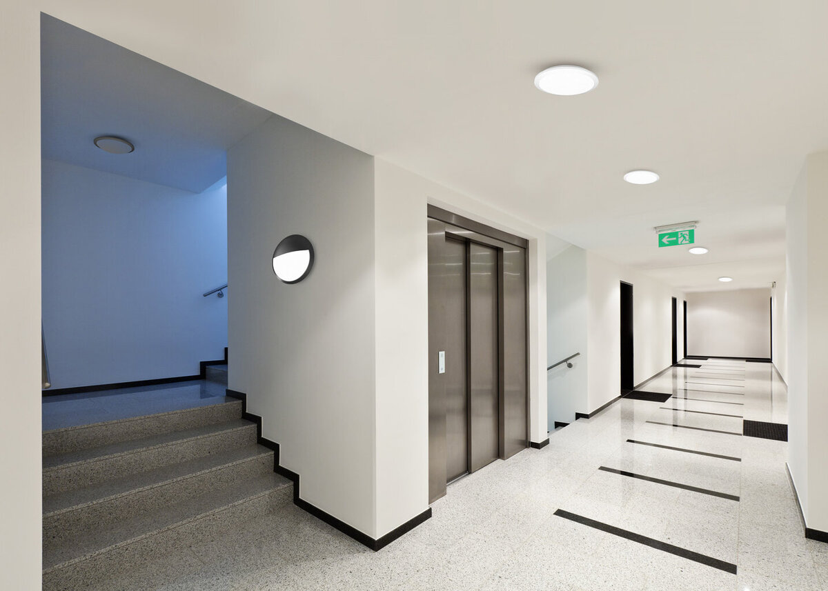 PLAFONIERA LED 15W 1700 LUMEN IN POLICARBONATO IMPERMEABILE PER INTERNO ED ESTERNO AD ALTA RESISTENZA LUCE BIANCA 4000K TONDA