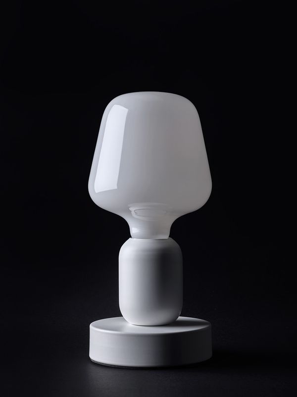 Mr. Magoo Lampada Portatile di Design a Batteria Ricaricabile MILKY - Base Bianca, Nero o Ottone
