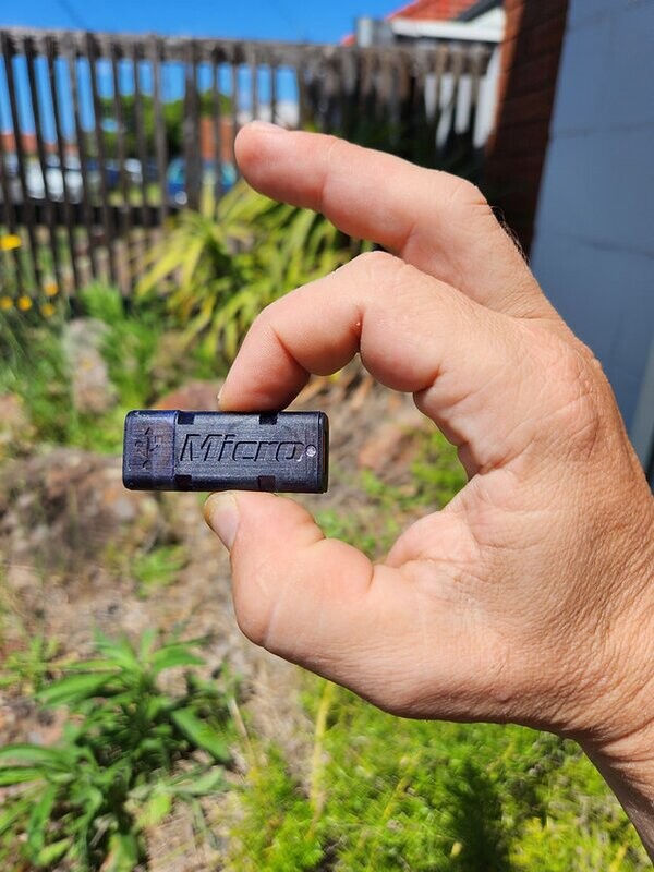 kLite Micro USB charger