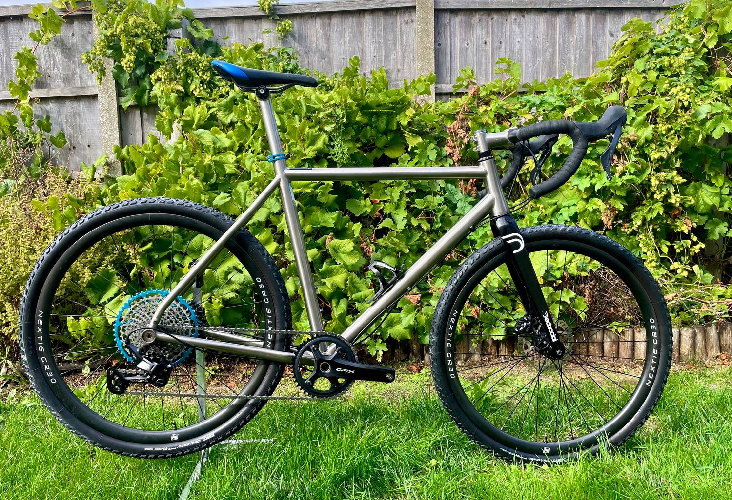 Travers DIRTi 56cm - 27.5 x 44mm