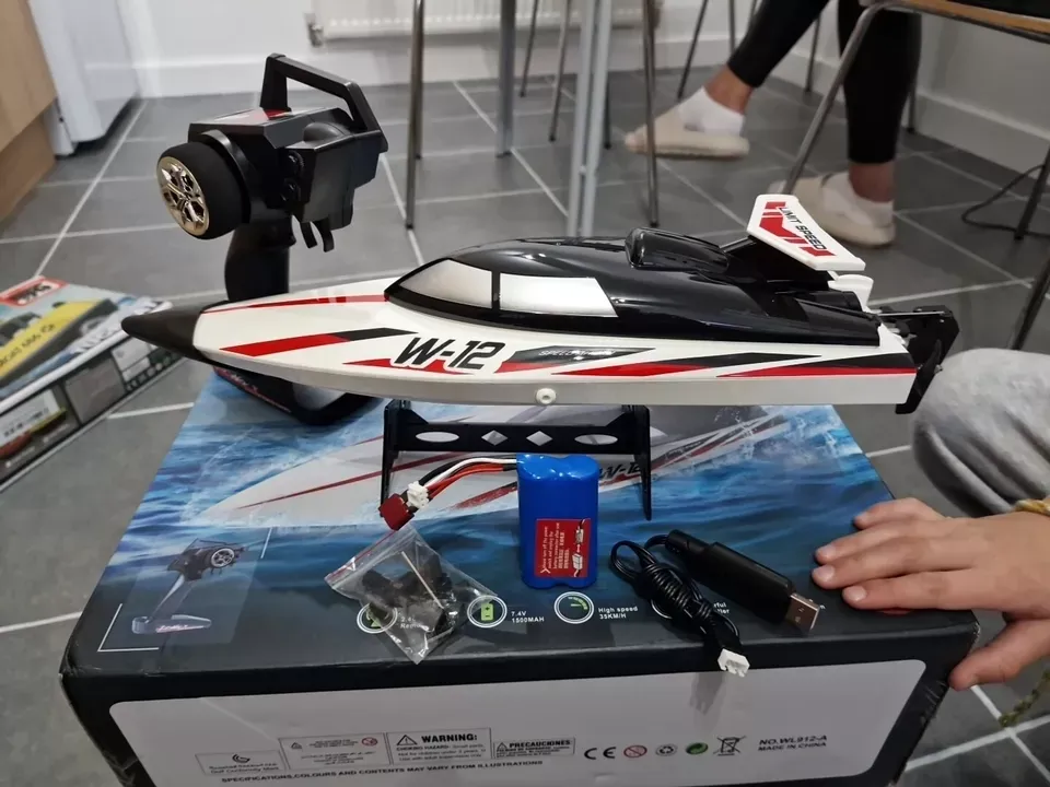 WLtoys WL912-A RC Boat 2.4Ghz 35KM/H Brushless High Speed Racing Boat 2200