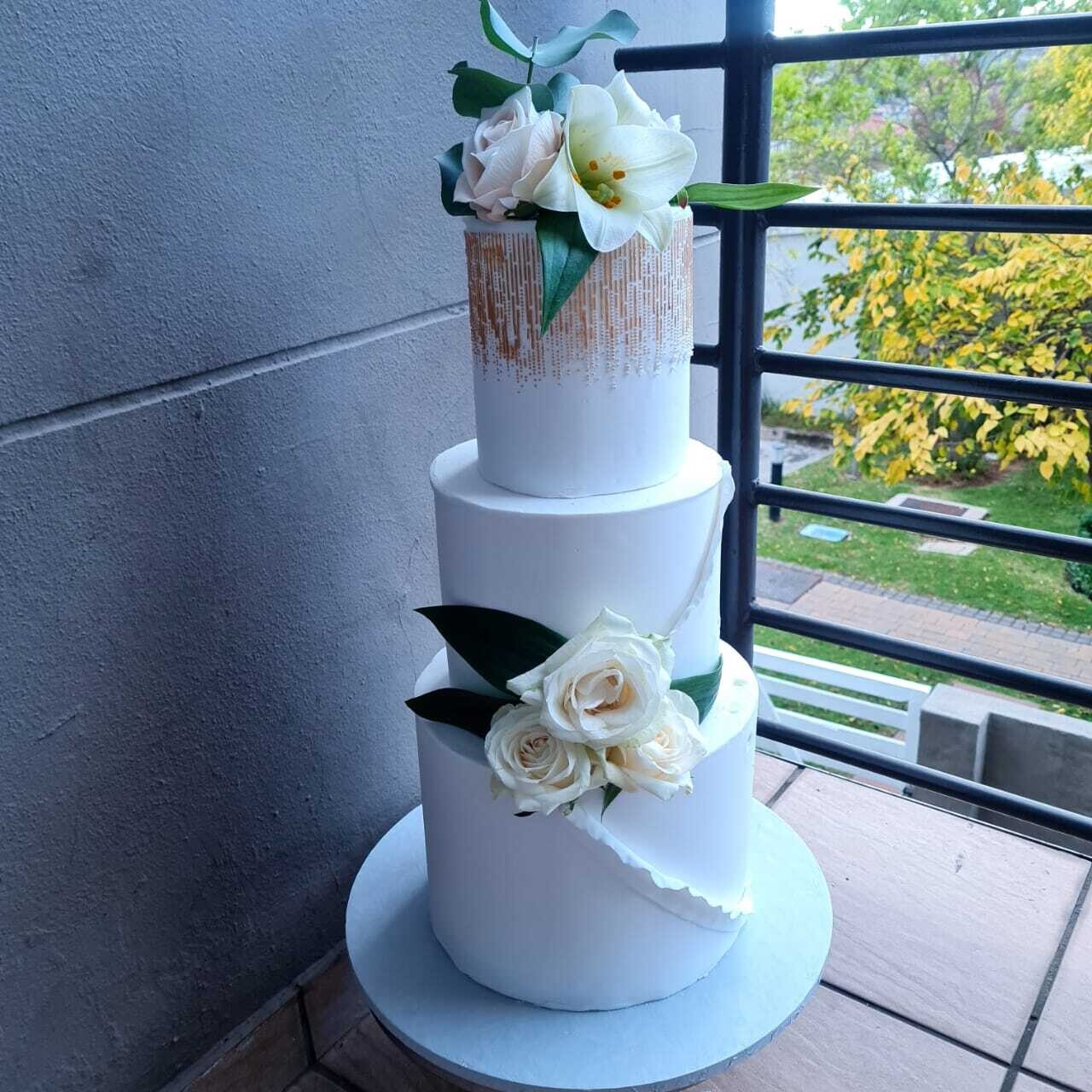 3 Tier Stylish Mesh Stencil Cake
