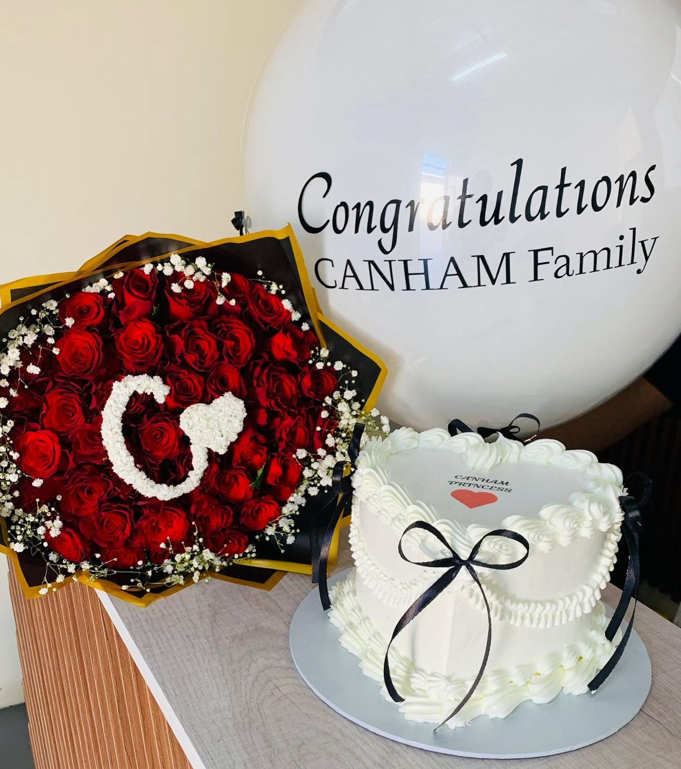 40 Roses, 18cm Heart Cake & Personalised Balloon