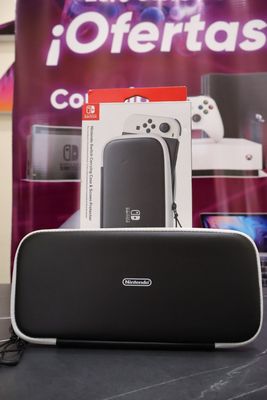 Estuche Nintendo Switch Carrying Case