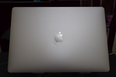MACBOOK PRO 15&quot; 2018 CORE I7 16GB DE RAM 256GB SSD APPLE
