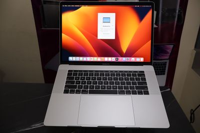 MACBOOK PRO 15&quot; 2018 CORE I7 16GB DE RAM 256GB SSD APPLE