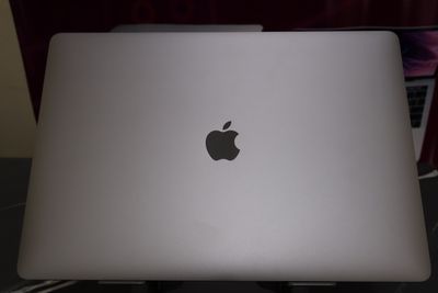 MACBOOK PRO 15&quot; 2019 CORE I9 32GB DE RAM 512 GB SSD APPLE