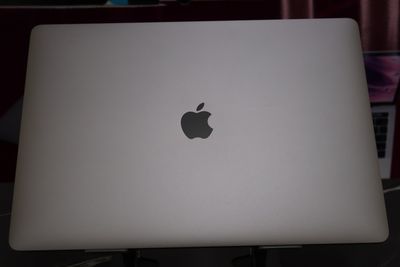 MACBOOK PRO 15&quot; 2018 CORE I7 16GB DE RAM 256GB SSD APPLE
