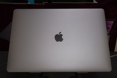 MACBOOK PRO 15&quot; 2019 CORE I7 16GB DE RAM 512GB SSD APPLE