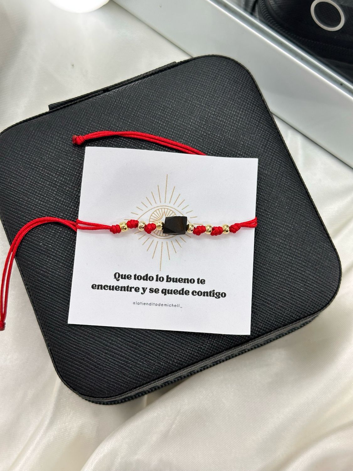 Pulsera Amuleto Hilo Rojo con azabache