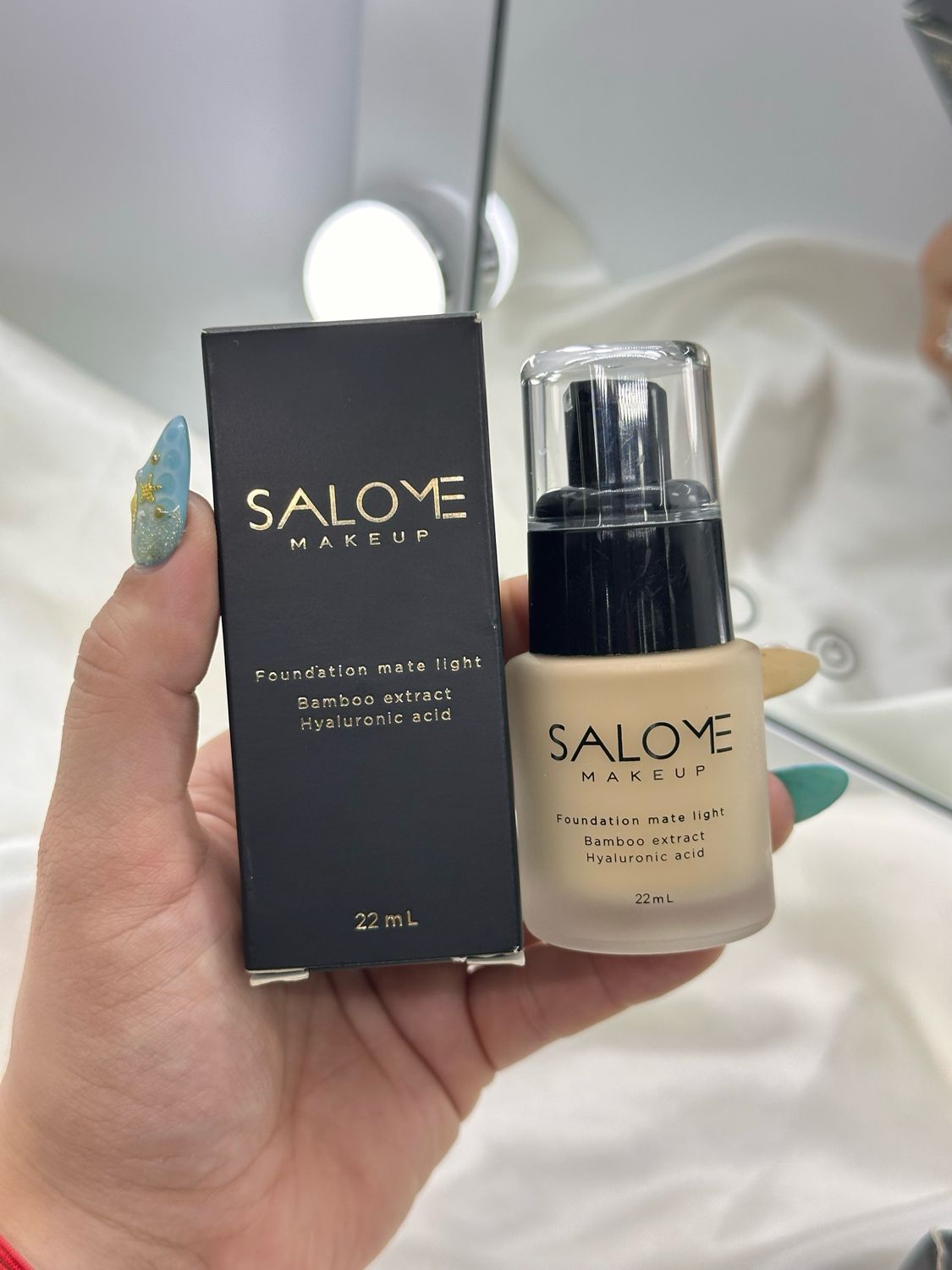 Base Mate Light Salome