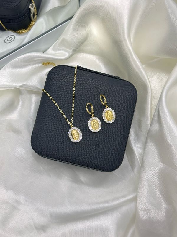 Set de Cadena y Aretes