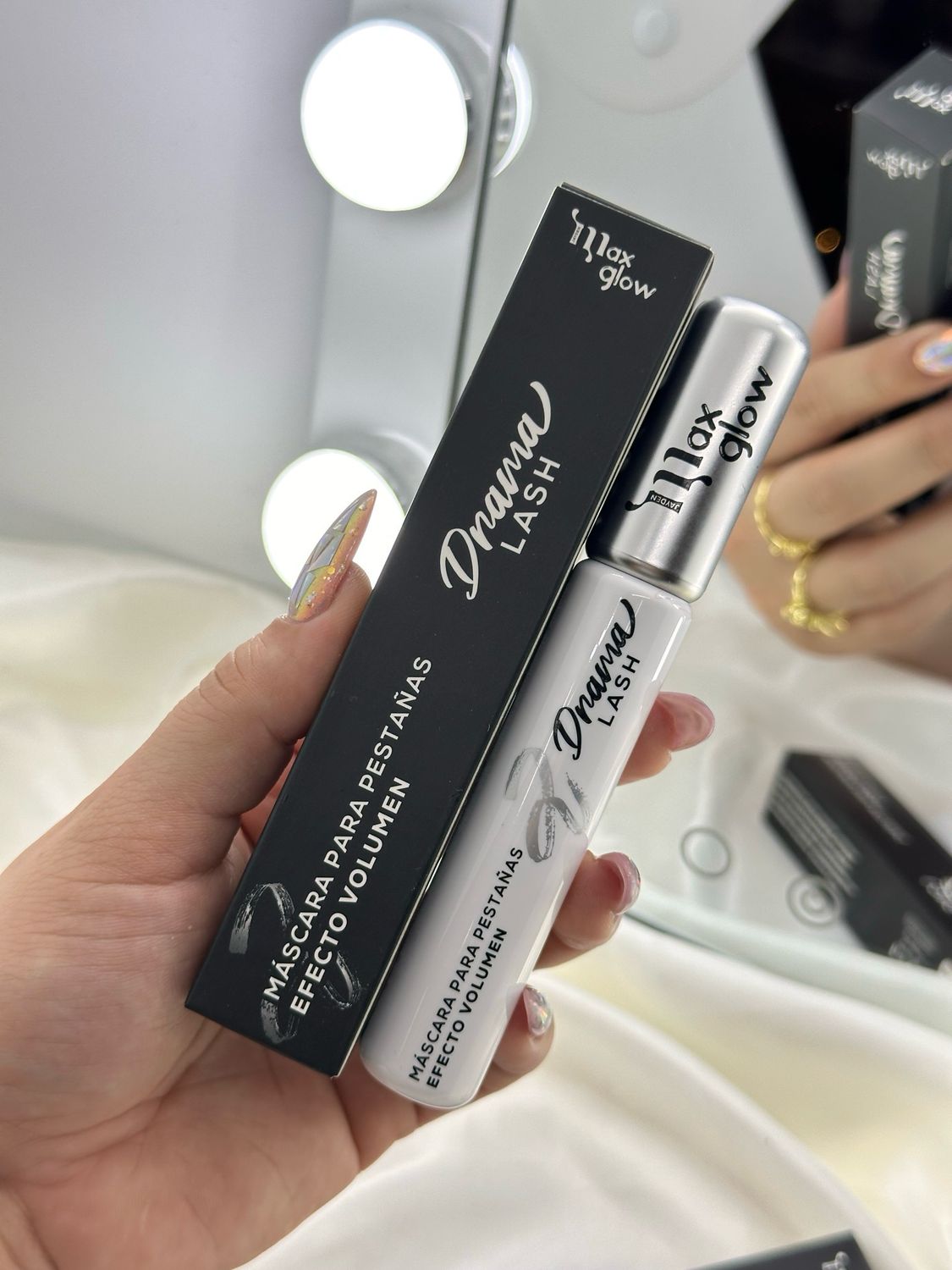 Mascara de Pestañas DRAMA lash Max Glow