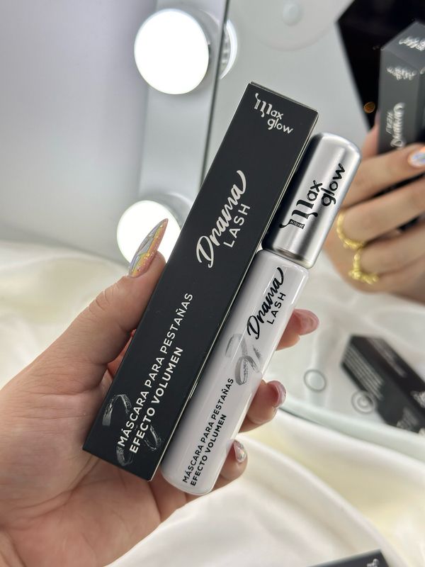 Mascara de Pestañas DRAMA lash Max Glow