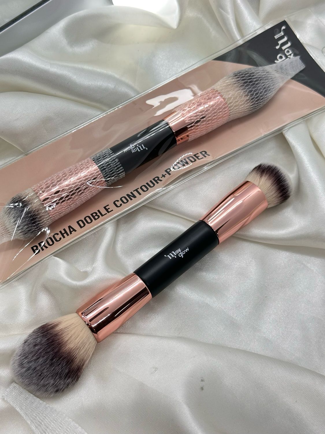 BROCHA DOBLE CONTOUR + POWDER Max Glow