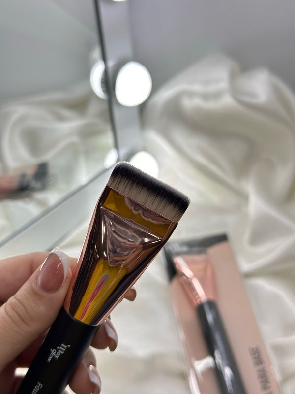 BROCHA PLANA PARA BASE Max glow