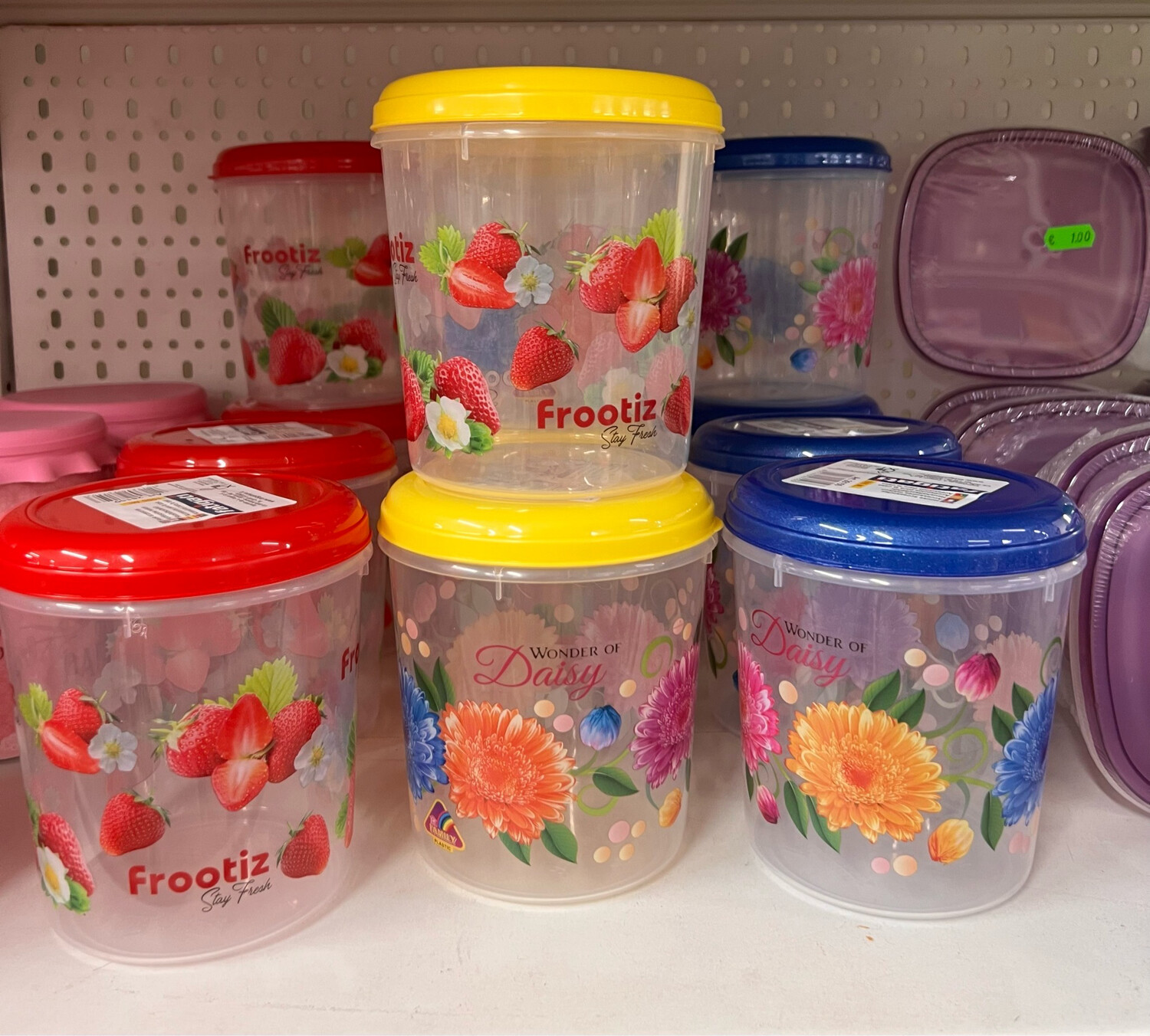 Barattoli di plastica decorati