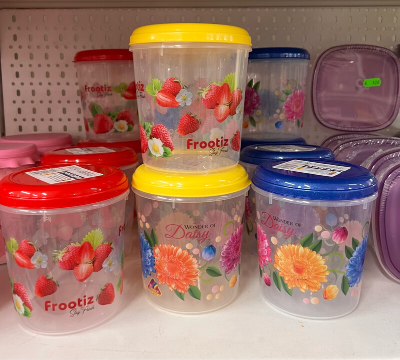 Barattoli di plastica decorati