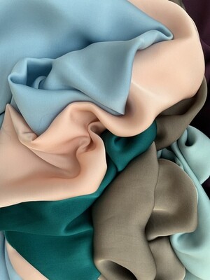SEIDE-VISKOSE SATIN  GGT Double /  SOIE-VISCOSE SATIN GGT Double /  SILK-VISCOSE SATIN