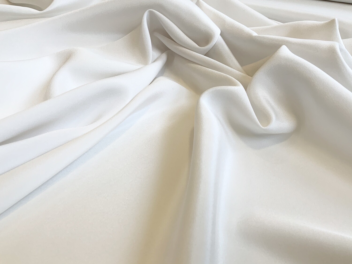 23989 MILK WHITE