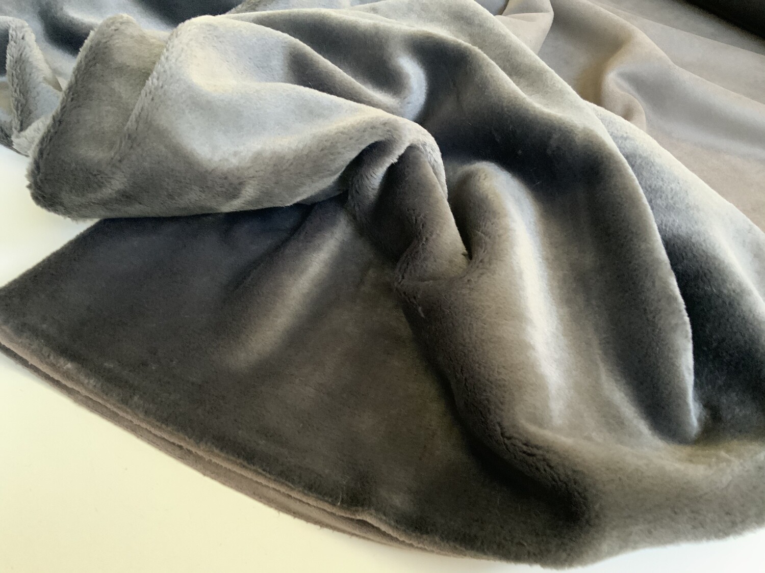 IGA5  GREY-BEIG