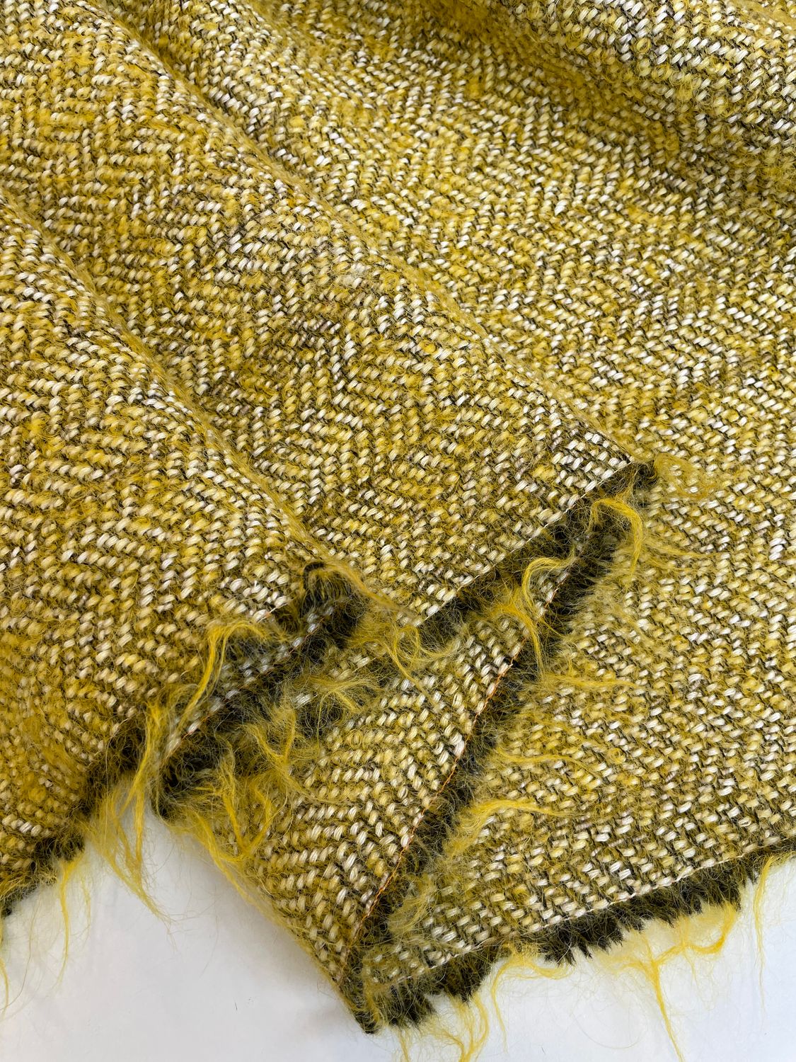 35325  TWEED CHEVRON