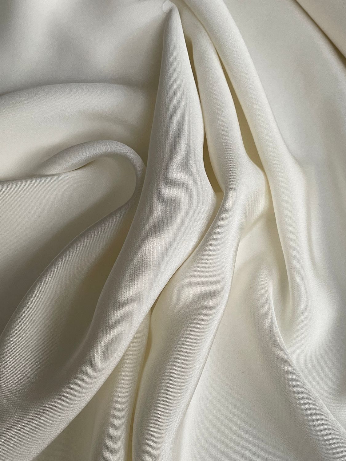 48127Crêpe Marocain off-white Heavy