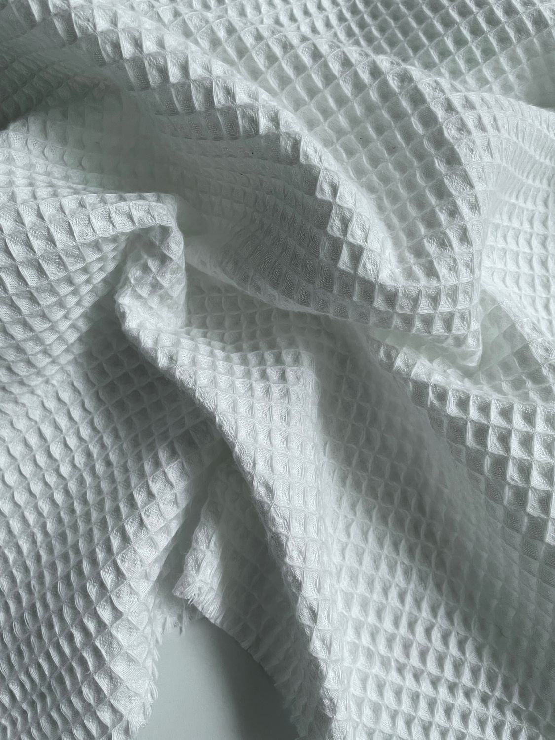 24128 WHITE