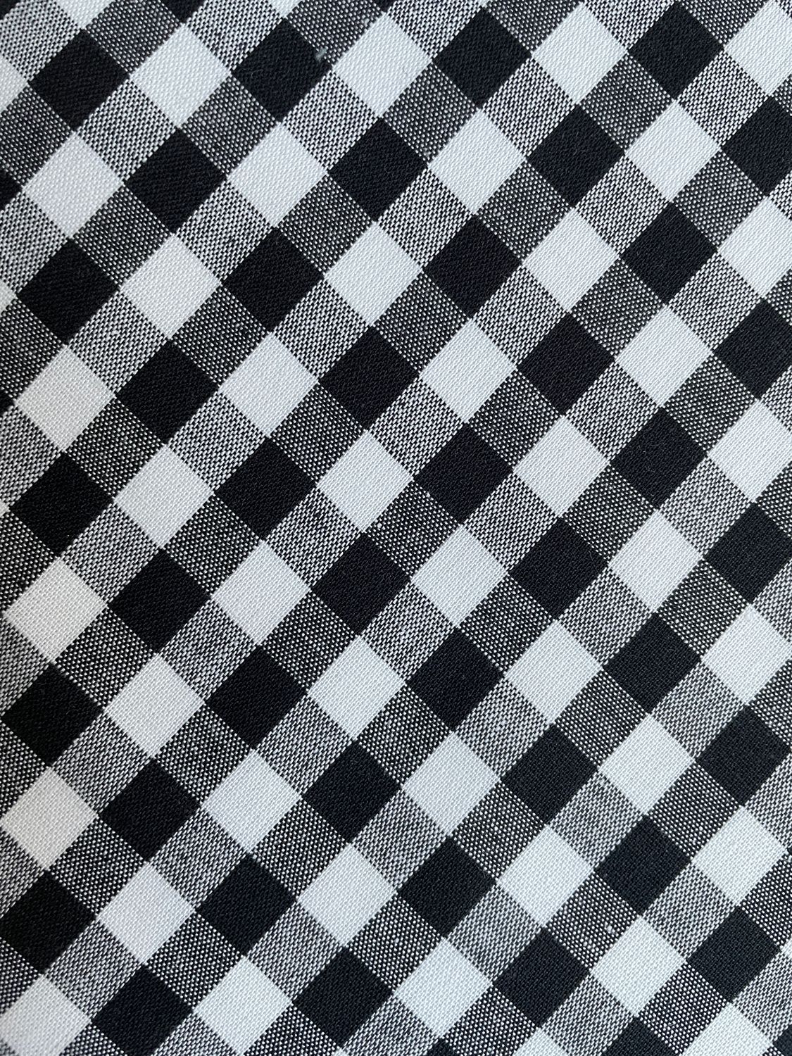 25795 Black & White