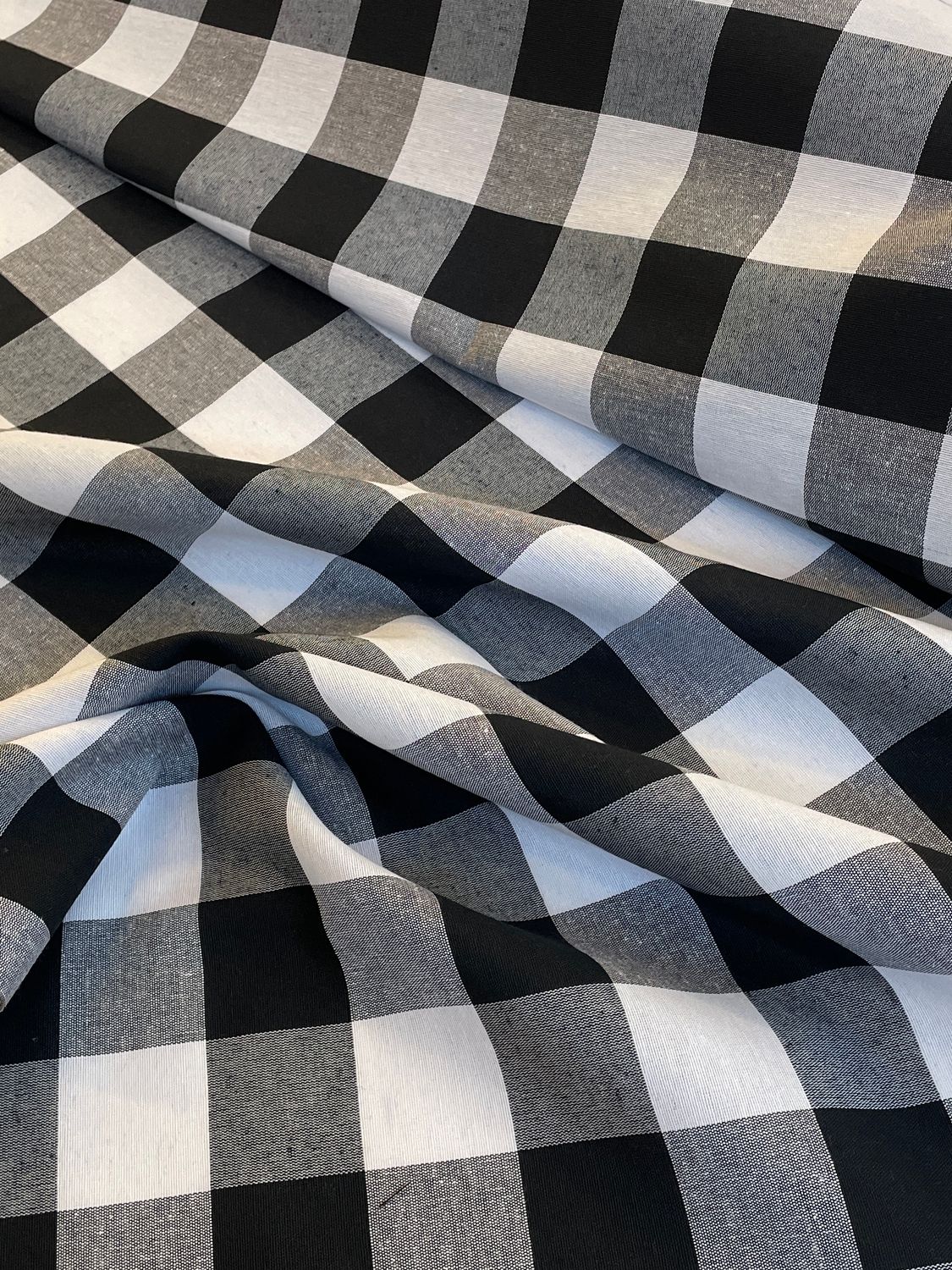 27207 Madras Black-White