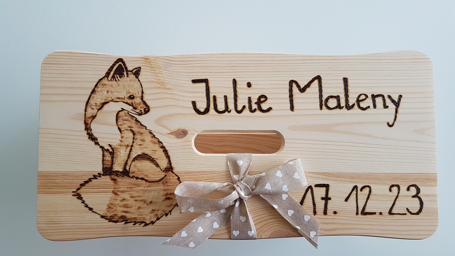 Kinderhocker aus Holz zur Geburt