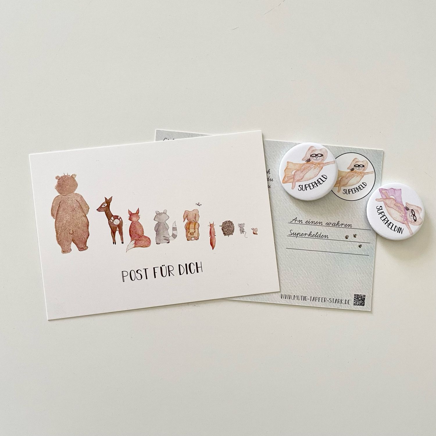 Postkarte - Post für dich - mit Button Superheldin
