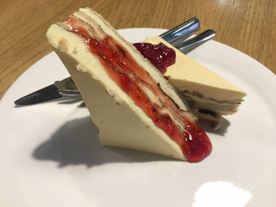 Палачинкова торта с крем брюле и сладко от ягоди