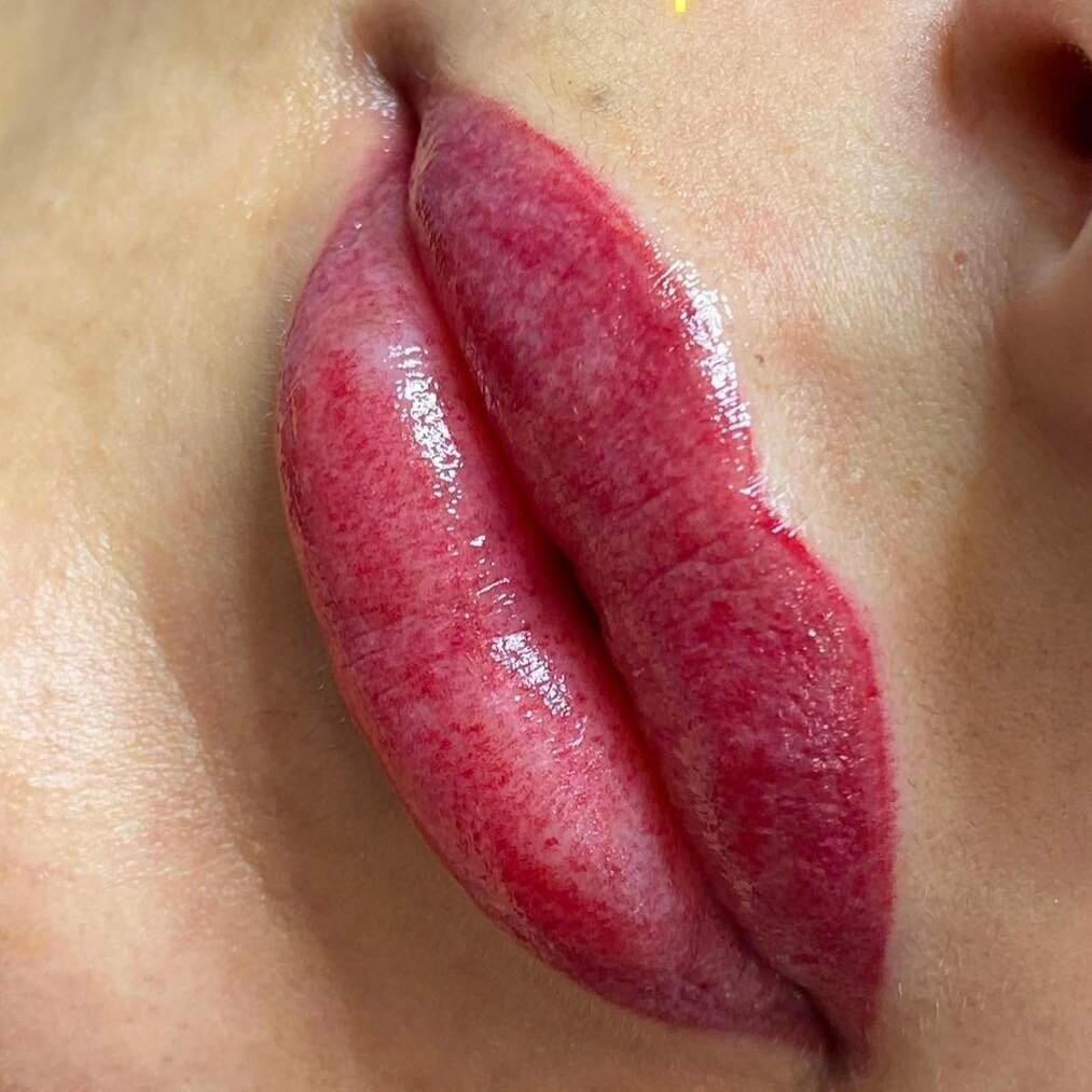 GlowLips
