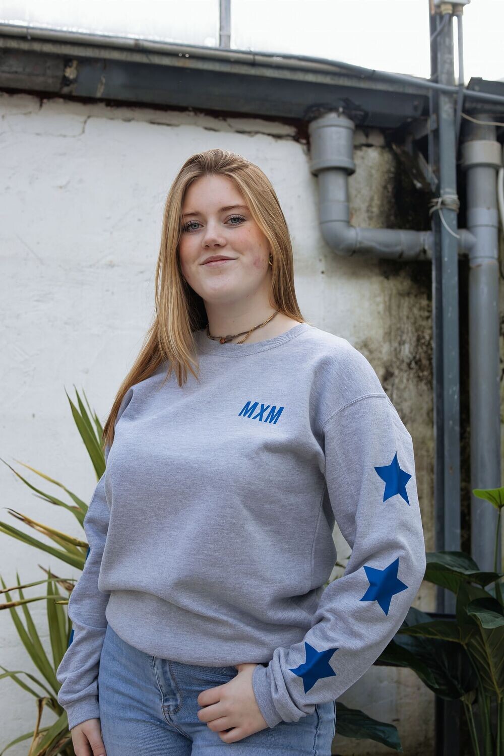 De Grijze Noor Sweater Met Kobalt Blauw