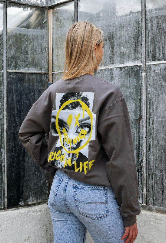 Rich in life sweater valde nice